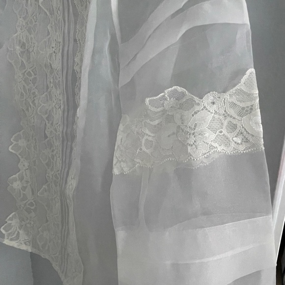 White House Black Market Blouse Women’s Sheer Organza Lace Vtg Style Top Sz 4 - Picture 9 of 10